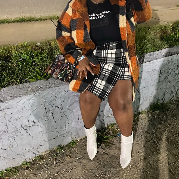 WOMENS PLUS BLACK AND WHITE PLAID FLEECE MINI SKIRT ONLY SIZE 4X - Picture 5 of 6